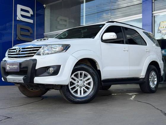 TOYOTA HILUX SW4 3.0 SRV 4X4 7 LUGARES 16V TURBO INTERCOOLER DIESEL 4P AUTOMÁTICO